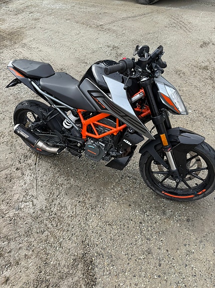 KTM 125 Duke 2 of 6