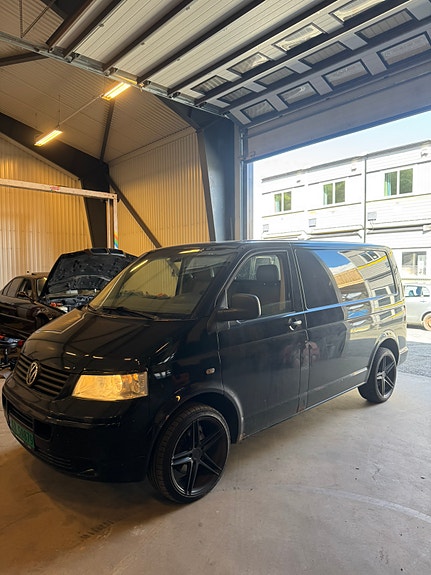 Volkswagen Transporter 3 of 5