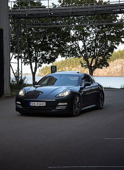 Porsche Panamera 2 of 5
