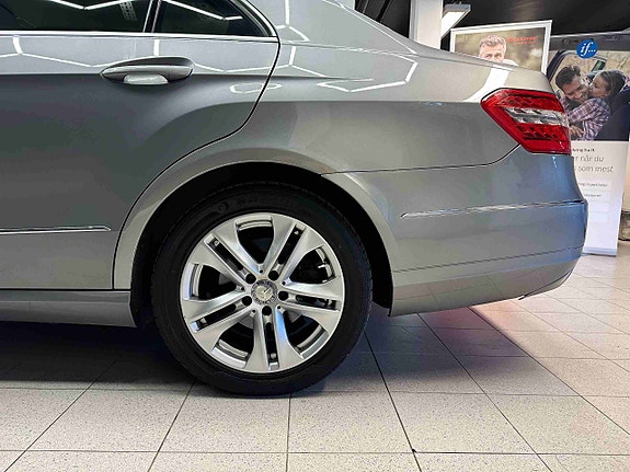 Mercedes-Benz E220 4 of 30