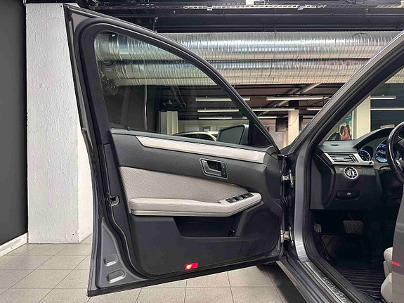 Mercedes-Benz E220 30 of 30
