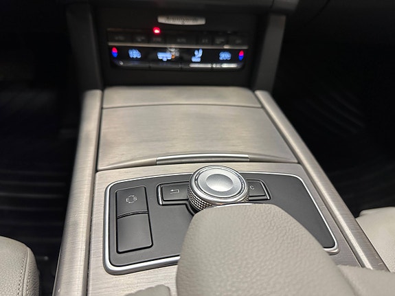 Mercedes-Benz E220 25 of 30