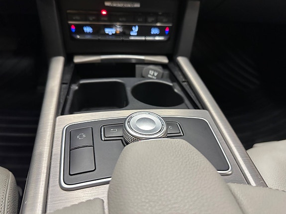 Mercedes-Benz E220 23 of 30