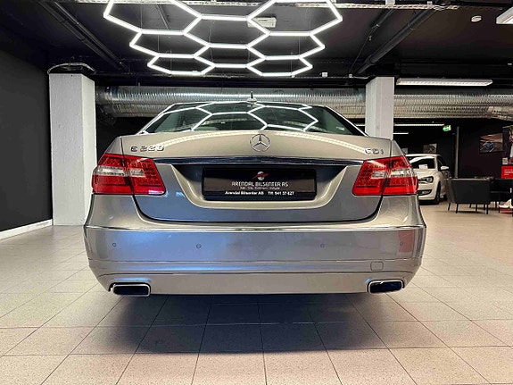 Mercedes-Benz E220 6 of 30