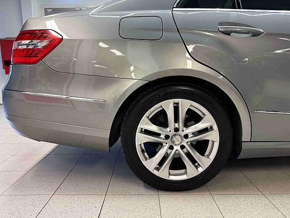 Mercedes-Benz E220 7 of 30