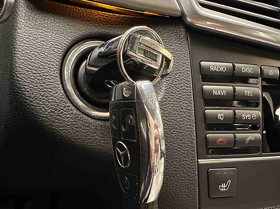 Mercedes-Benz E220 26 of 30