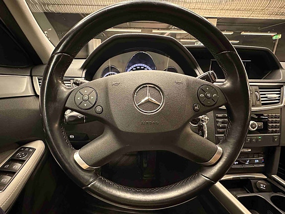 Mercedes-Benz E220 12 of 30