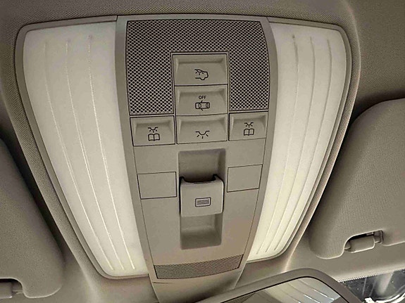Mercedes-Benz E220 27 of 30