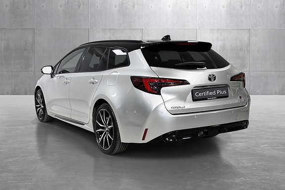 Toyota Corolla 3 of 5