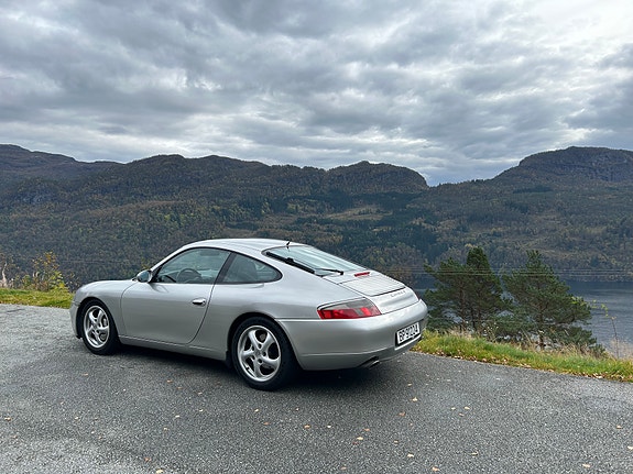 Porsche 911 16 of 22