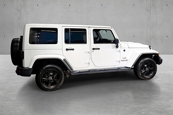 Jeep Wrangler 2 of 5