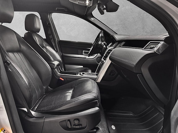 Land Rover Discovery Sport 17 of 30