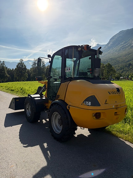 Volvo L25B 2 of 14