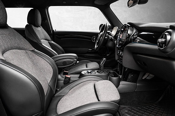 MINI Cooper SE 2 of 5