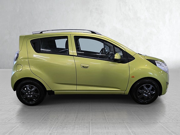 Chevrolet Spark 2 of 5