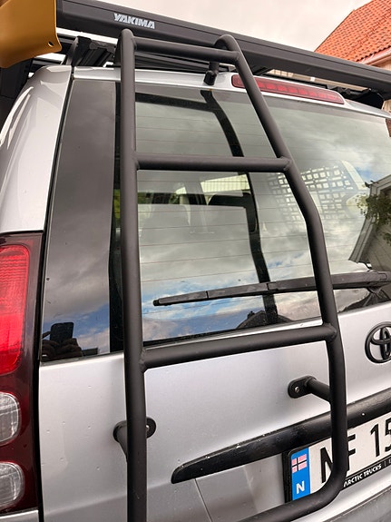 Toyota Land Cruiser 12 of 30