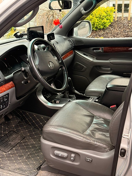 Toyota Land Cruiser 26 of 30