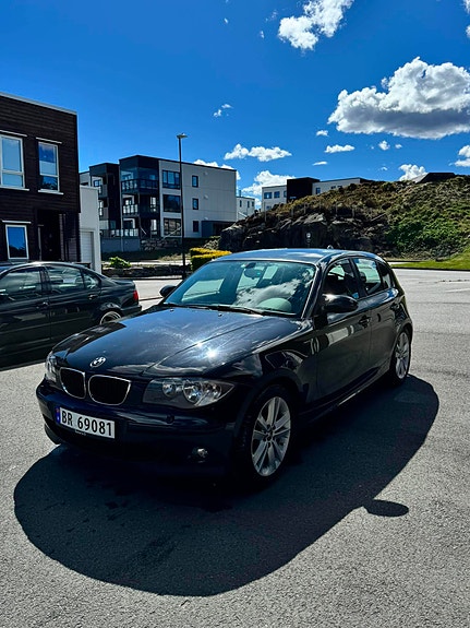 BMW 118i 2 of 12