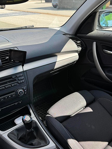 BMW 118i 10 of 12