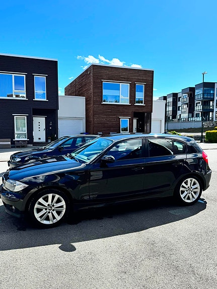 BMW 118i 3 of 12