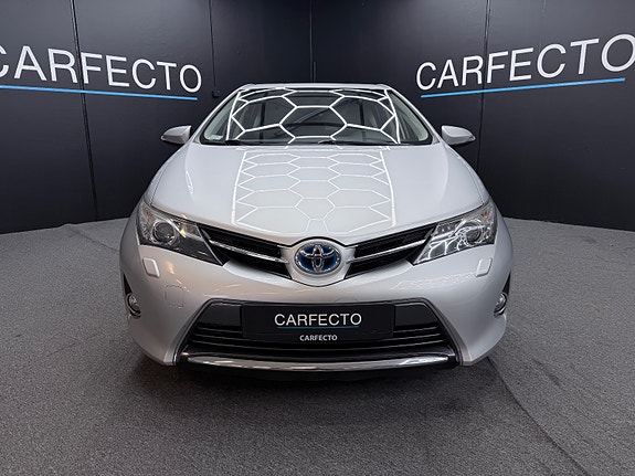 Toyota Auris 4 of 5