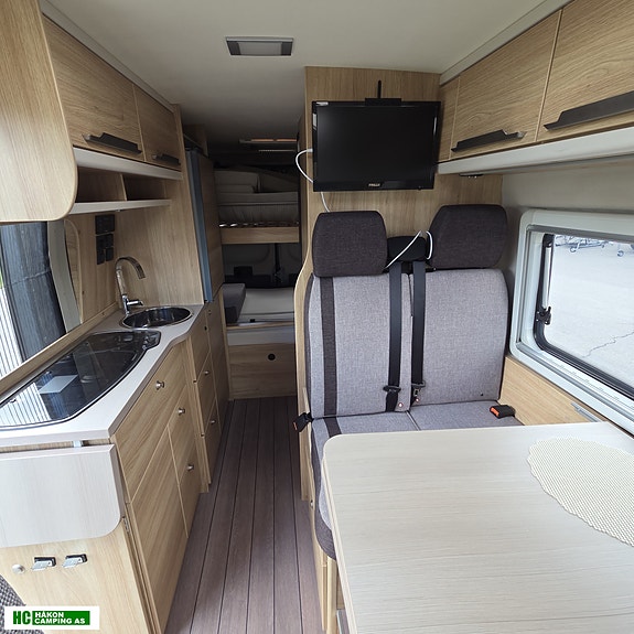 Knaus VAN, 4 sengeplasser, dobbelt seng 12 of 19