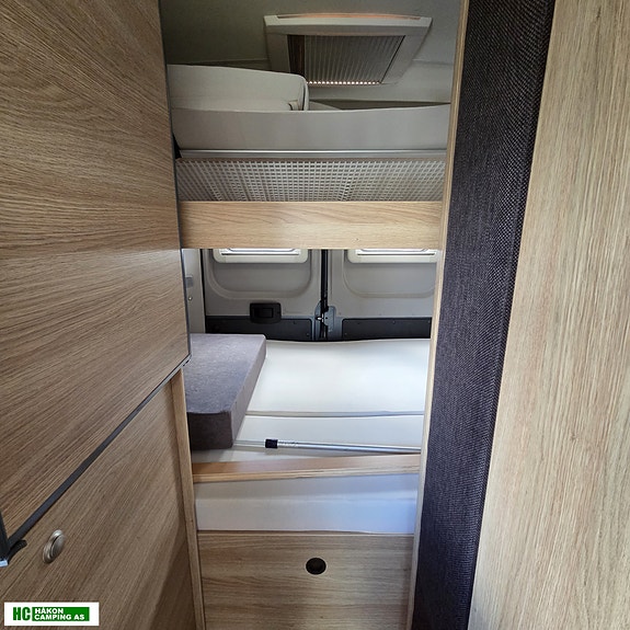 Knaus VAN, 4 sengeplasser, dobbelt seng 17 of 19