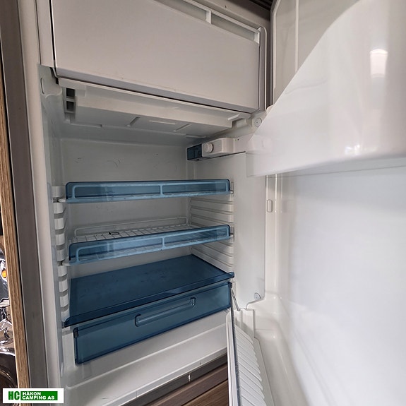 Knaus VAN, 4 sengeplasser, dobbelt seng 16 of 19