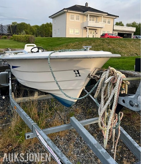 2005 Bever 460 med Suzuki 9,9hk påhengsmotor (rep.objekt)