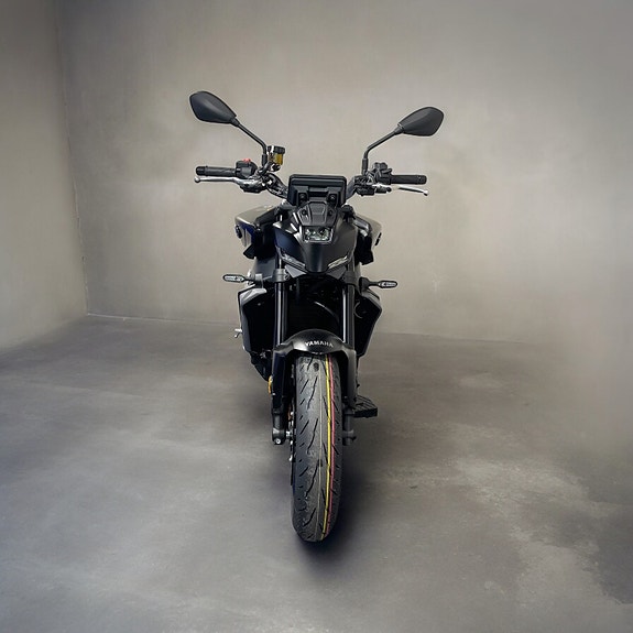 Yamaha MT-09 TECH BLACK 3 of 4