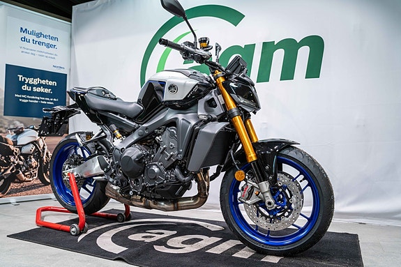 Yamaha MT09 SP - Akrapovic eksosanlegg + kort skiltbrakett - Spar 10.000 kroner! 2 of 5