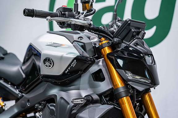 Yamaha MT09 SP - Akrapovic eksosanlegg + kort skiltbrakett - Spar 10.000 kroner! 3 of 5