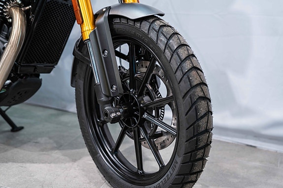 Triumph Scrambler 400X - AGM Edition - Toppboks og varmeholker for kun 4000 kroner! 4 of 5