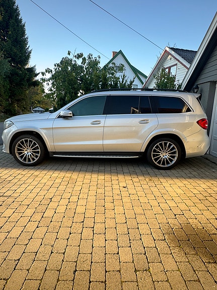 Mercedes-Benz GLS350 d 2 of 15