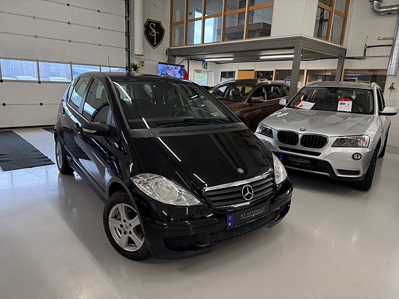 Mercedes-Benz A160 2 of 5