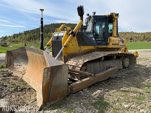 Komatsu D65PX (Wide track)