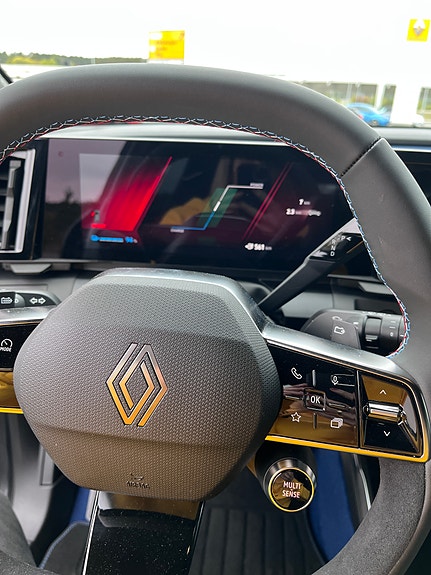 Renault Scenic E-Tech 21 of 25