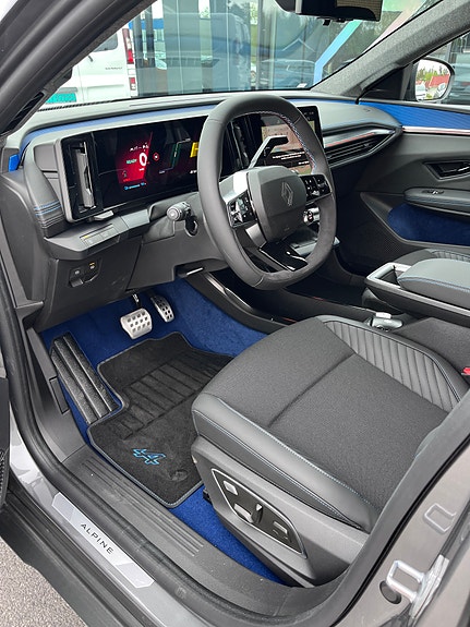 Renault Scenic E-Tech 9 of 25