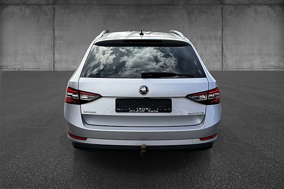 Skoda Superb 4 of 5