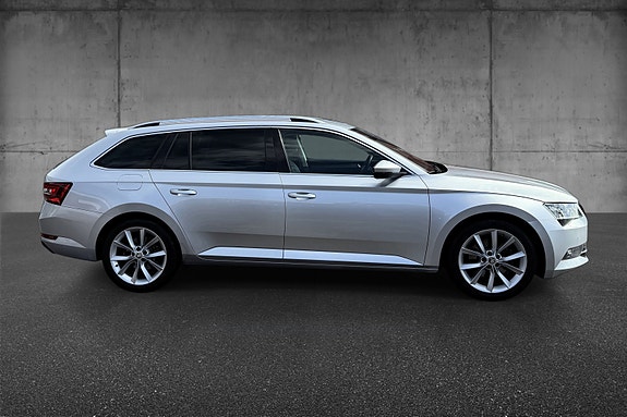 Skoda Superb 2 of 5