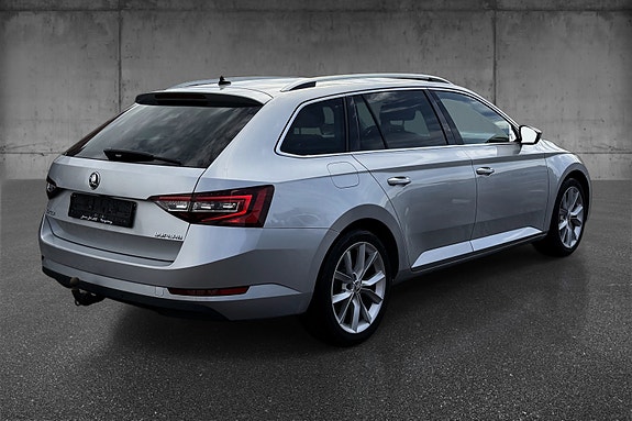 Skoda Superb 3 of 5