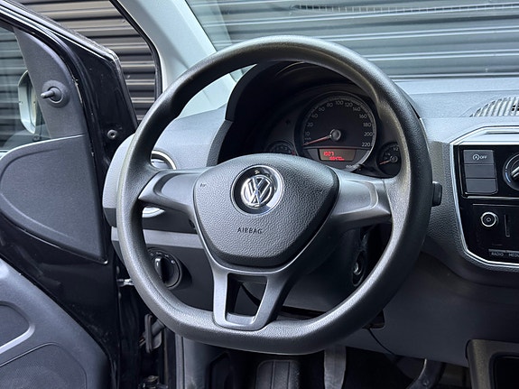 Volkswagen UP! 11 of 30