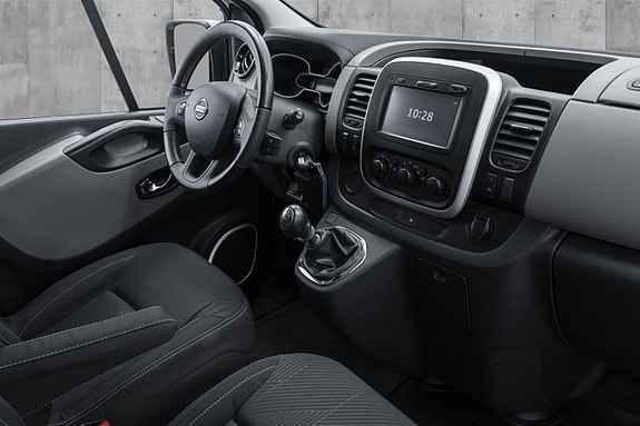 Nissan NV300 10 of 25
