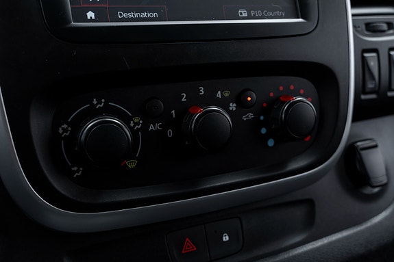 Nissan NV300 22 of 25