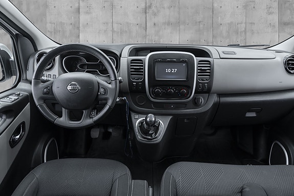 Nissan NV300 11 of 25