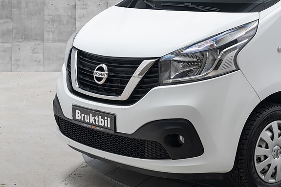 Nissan NV300 2 of 25