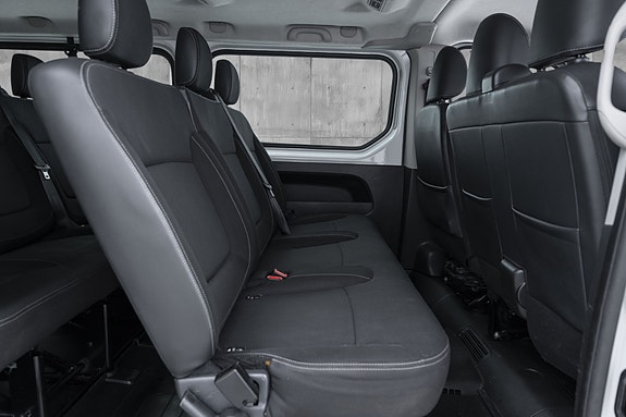 Nissan NV300 14 of 25