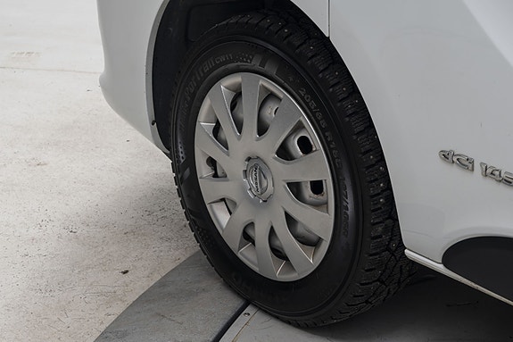 Nissan NV300 8 of 25