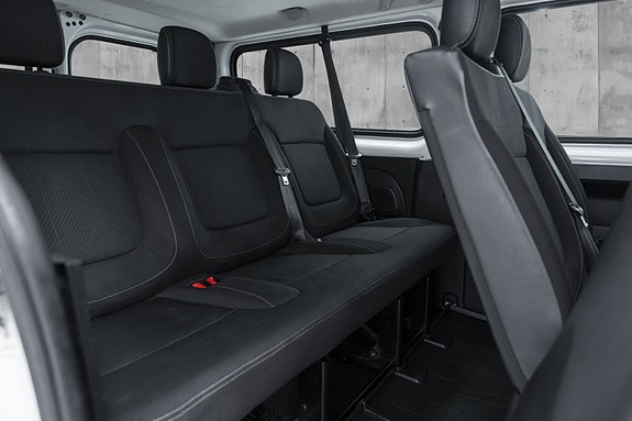Nissan NV300 15 of 25