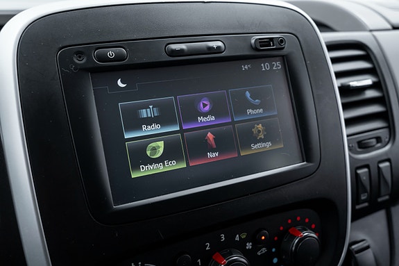 Nissan NV300 18 of 25